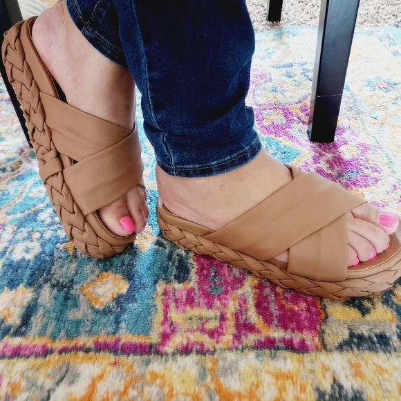 Braided Platform Sandal Tan - Picture 4 of 6